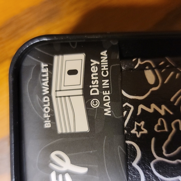 DISNEY MICKEY MOUSE BI-FOLD WALLET - Picture 2 of 2